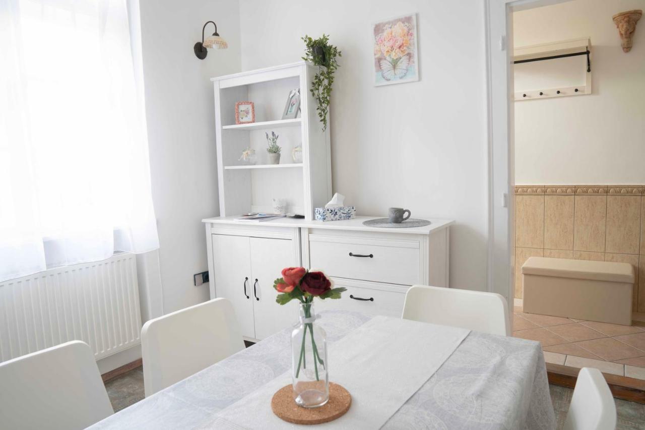 Appartamento Katus Apartman Eger Esterno foto
